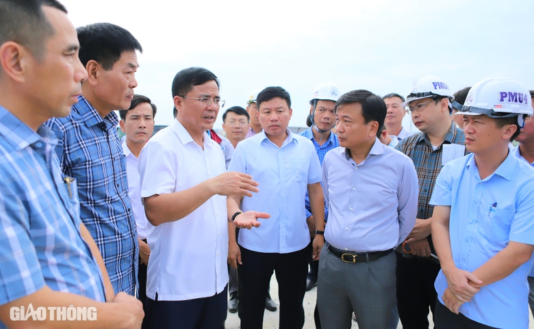 Thứ trưởng Bộ GTVT: Địa phương đ&atilde; cam kết, cần h&agrave;nh động để b&agrave;n giao mặt bằng QL7- Ảnh 1.