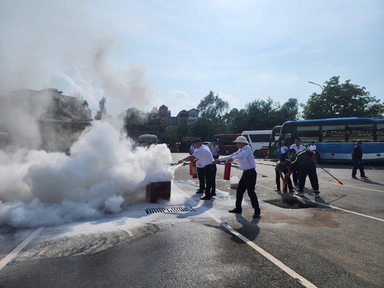 Bến xe H&agrave; Nội tập huấn ph&ograve;ng ch&aacute;y, chữa ch&aacute;y trước cao điểm 2/9- Ảnh 2.