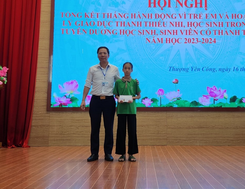 Trao tiền bạn đọc ủng hộ 2 gia đ&igrave;nh c&oacute; người tử vong v&igrave; TNGT- Ảnh 2.