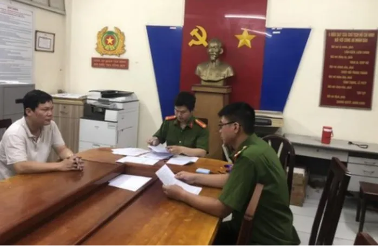 Bắt giữ t&agrave;i xế hất c&ocirc; g&aacute;i l&ecirc;n nắp capo rồi bỏ chạy- Ảnh 1.