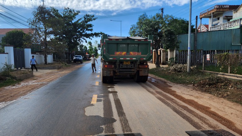 Quảng Ng&atilde;i: Tăng cường xử l&yacute; xe chở vật liệu tr&ecirc;n c&aacute;c tuyến tỉnh lộ- Ảnh 2.