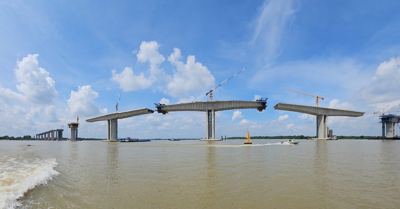 Thi c&ocirc;ng cao tốc ở Đ&ocirc;ng Nam Bộ: Tiến độ tốt vẫn duy tr&igrave; "3 ca, 4 k&iacute;p"- Ảnh 4.