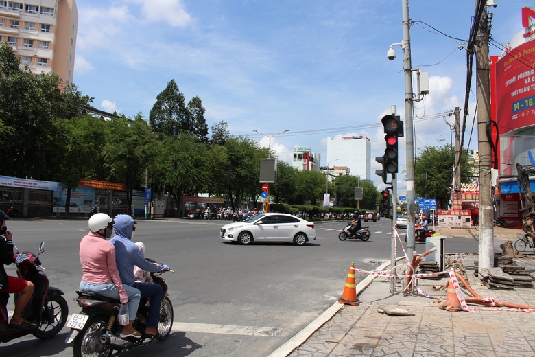 X&oacute;a tai nạn nghi&ecirc;m trọng tại c&aacute;c n&uacute;t giao Cần Thơ nhờ đ&egrave;n t&iacute;n hiệu gi&aacute; long m&ocirc;n- Ảnh 2.