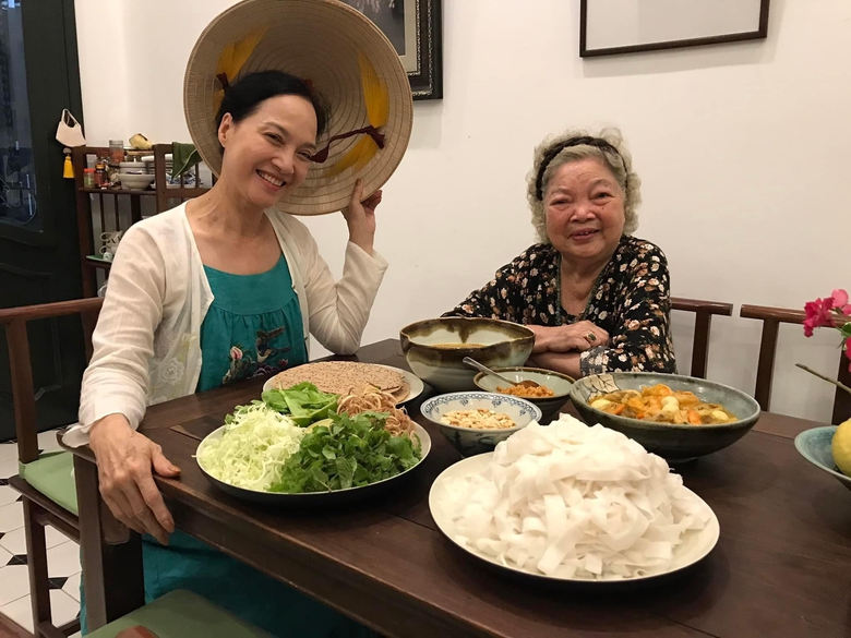 NSND L&ecirc; Khanh: "Mẹ kể, t&ocirc;i từng chết đi sống lại nhiều lần"- Ảnh 2.