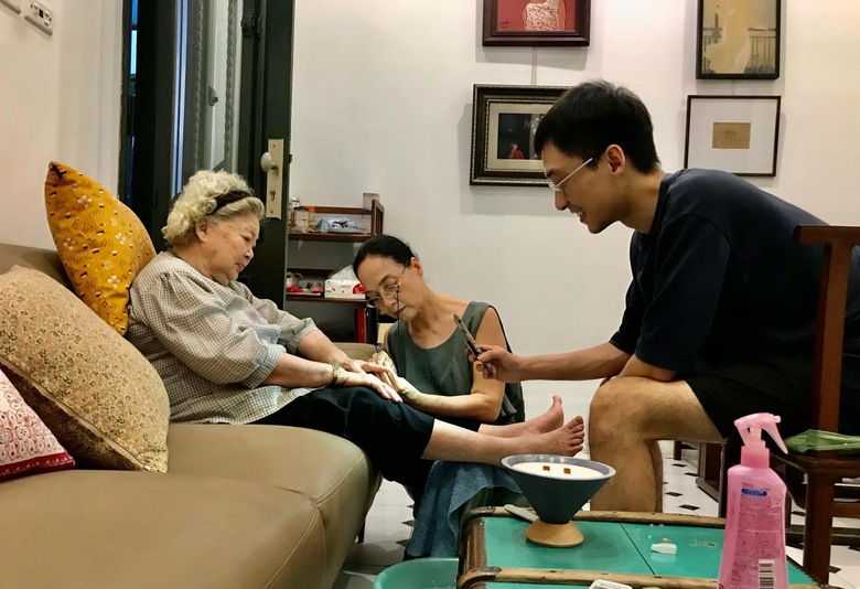 NSND L&ecirc; Khanh: "Mẹ kể, t&ocirc;i từng chết đi sống lại nhiều lần"- Ảnh 3.