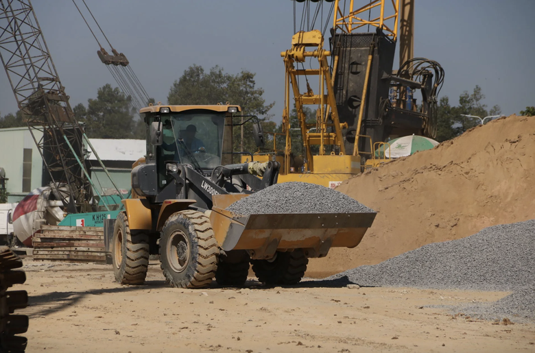 Thủ tướng giao thời hạn cụ thể, y&ecirc;u cầu rốt r&aacute;o GPMB c&aacute;c dự &aacute;n giao th&ocirc;ng trọng điểm- Ảnh 1.