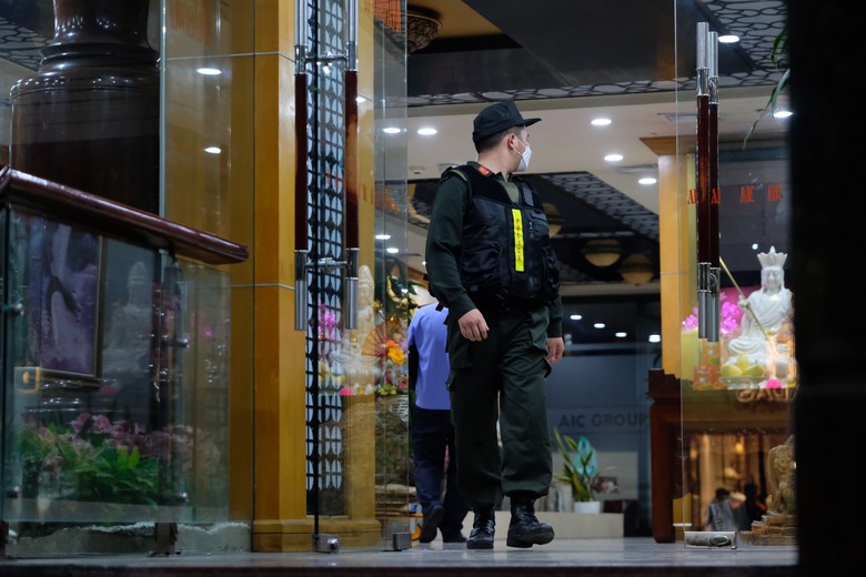 Cựu B&iacute; thư Bắc Ninh Nguyễn Nh&acirc;n Chiến bị c&aacute;o buộc nhận 14 tỷ tiền v&agrave; qu&agrave; trong vụ AIC- Ảnh 2.