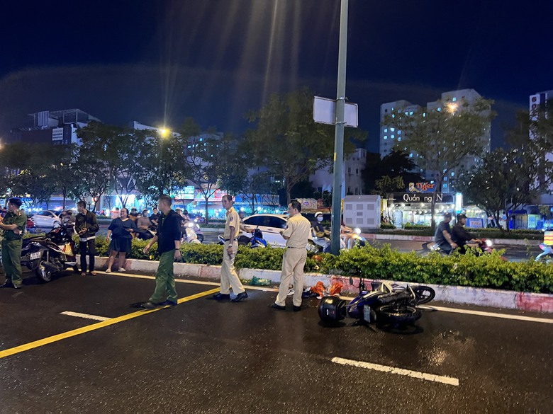 TP.HCM: Xe m&aacute;y va v&agrave;o dải ph&acirc;n c&aacute;ch, người đ&agrave;n &ocirc;ng tử vong- Ảnh 2.
