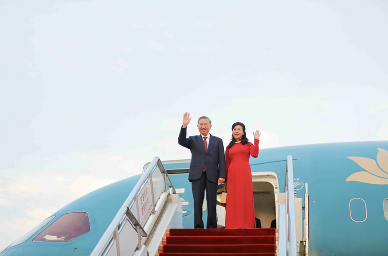 Tổng B&iacute; thư, Chủ tịch nước T&ocirc; L&acirc;m c&ugrave;ng phu nh&acirc;n tới Bắc Kinh, gặp cộng đồng người Việt- Ảnh 1.