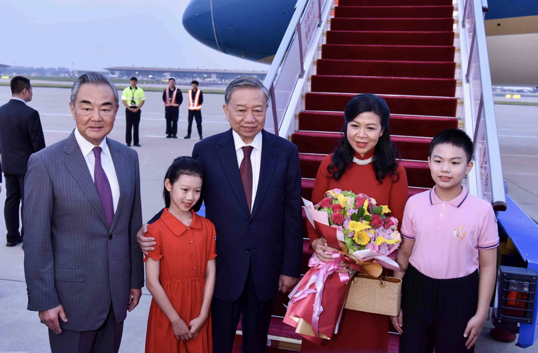 Tổng B&iacute; thư, Chủ tịch nước T&ocirc; L&acirc;m c&ugrave;ng phu nh&acirc;n tới Bắc Kinh, gặp cộng đồng người Việt- Ảnh 3.