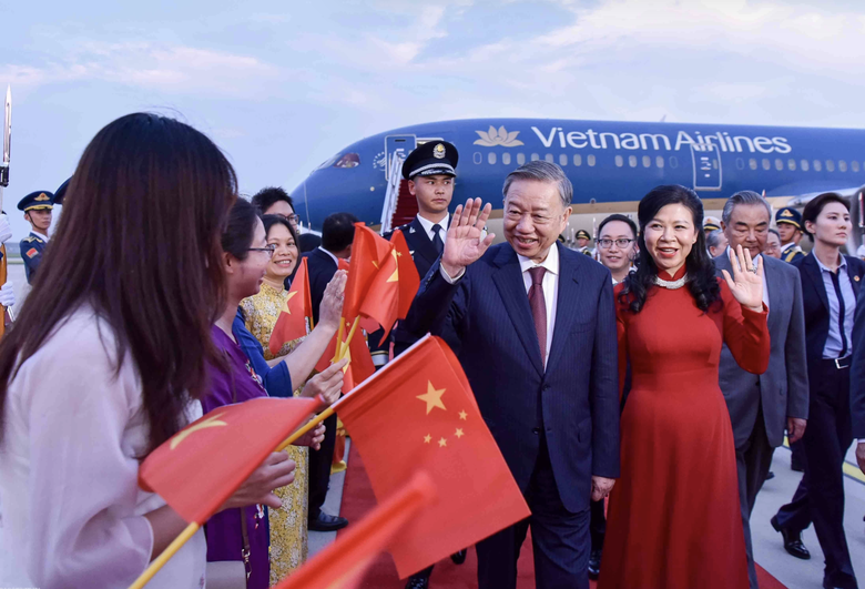 Tổng B&iacute; thư, Chủ tịch nước T&ocirc; L&acirc;m c&ugrave;ng phu nh&acirc;n tới Bắc Kinh, gặp cộng đồng người Việt- Ảnh 4.