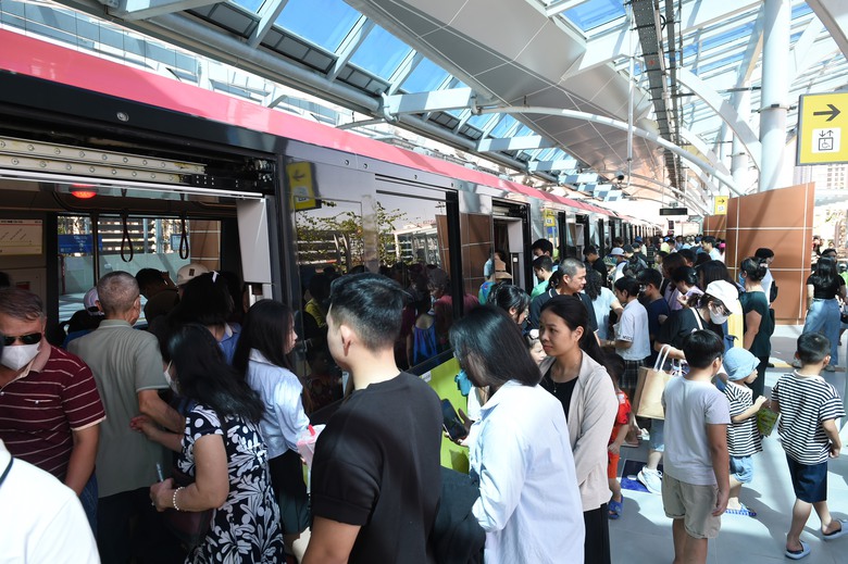 10 ng&agrave;y đầu khai th&aacute;c, metro Nhổn - ga H&agrave; Nội đ&oacute;n gần 600 ngh&igrave;n kh&aacute;ch- Ảnh 1.