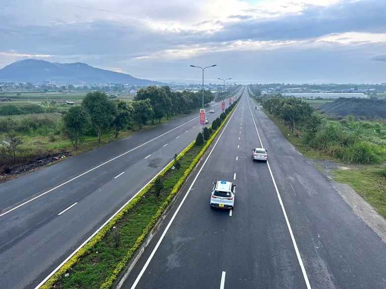 Đẩy nhanh thủ tục đầu tư, sớm khởi c&ocirc;ng to&agrave;n tuyến cao tốc Dầu Gi&acirc;y - Li&ecirc;n Khương- Ảnh 1.