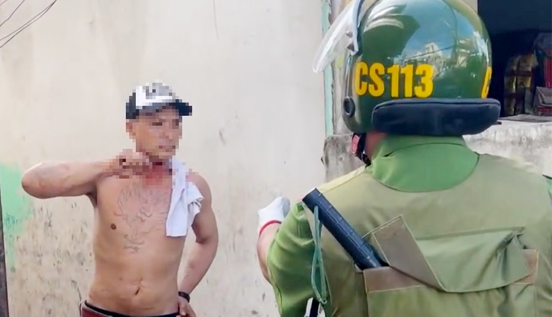 An Giang: Ngăn chặn kịp thời người đ&agrave;n &ocirc;ng tẩm xăng c&ugrave;ng con g&aacute;i, dọa đốt nh&agrave;- Ảnh 1.