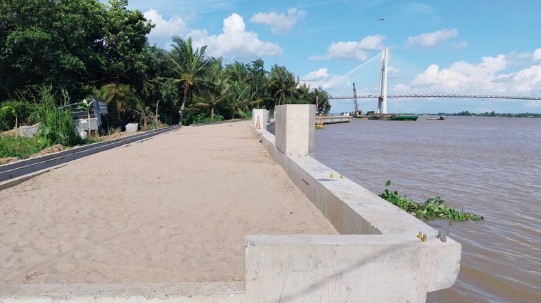 Dự án kè bảo vệ hơn 480 hộ dân ở Đồng Tháp thi công vượt tiến độ- Ảnh 2. Dự án kè bảo vệ hơn 480 hộ dân ở Đồng Tháp thi công vượt tiến độ- Ảnh 2.