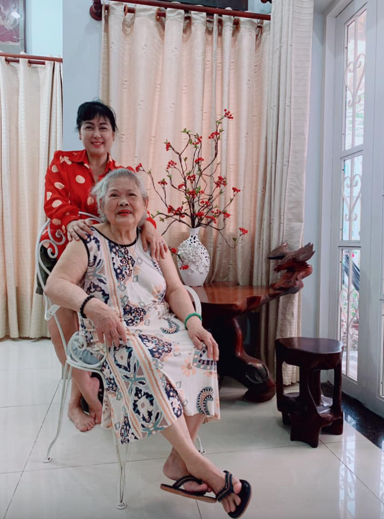 Nghệ sĩ Thanh Thủy: "Đi diễn h&agrave;i v&agrave;o ng&agrave;y ba mất, Ho&agrave;i Linh kh&ocirc;ng d&aacute;m nh&igrave;n v&agrave;o mắt t&ocirc;i"- Ảnh 3.