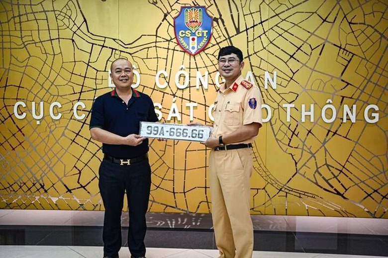 Những người trúng đấu giá biển số ô tô đã nộp ngân sách hơn 2.700 tỷ- Ảnh 2. Những người trúng đấu giá biển số ô tô đã nộp ngân sách hơn 2.700 tỷ- Ảnh 2.