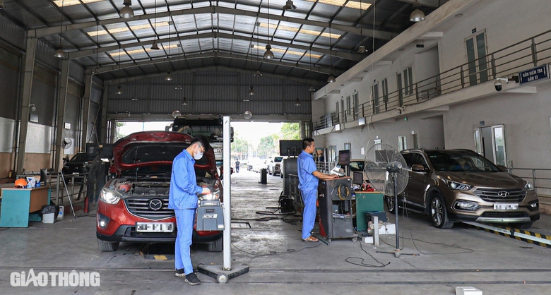 Đèn xi nhan nứt vỡ, ô tô có được đăng kiểm?- Ảnh 1. Đèn xi nhan nứt vỡ, ô tô có được đăng kiểm?- Ảnh 1.