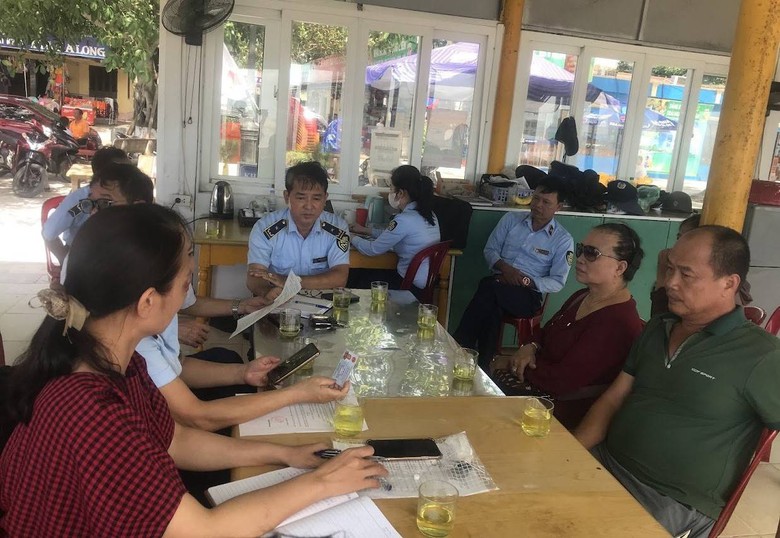 Chặt ch&eacute;m du kh&aacute;ch, một hộ kinh doanh ở Đồ Sơn bị phạt nặng- Ảnh 1.