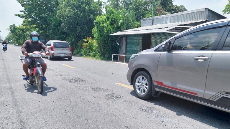 An Giang: Đường tỉnh vừa duy tu, sửa chữa lại chi chít ổ gà- Ảnh 2. An Giang: Đường tỉnh vừa duy tu, sửa chữa lại chi chít ổ gà- Ảnh 2.