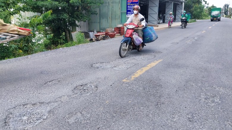 An Giang: Đường tỉnh vừa duy tu, sửa chữa lại chi chít ổ gà- Ảnh 1. An Giang: Đường tỉnh vừa duy tu, sửa chữa lại chi chít ổ gà- Ảnh 1.