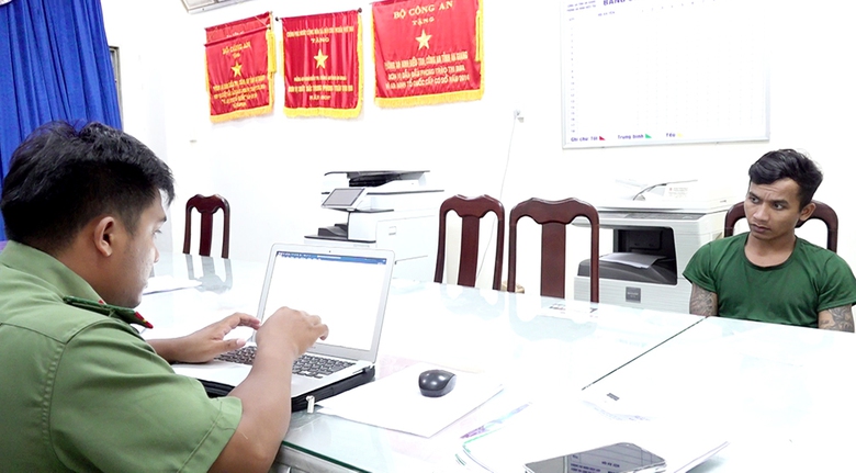 Khởi tố thanh ni&ecirc;n ở An Giang t&agrave;ng trữ tr&aacute;i ph&eacute;p s&uacute;ng qu&acirc;n dụng K54- Ảnh 1.