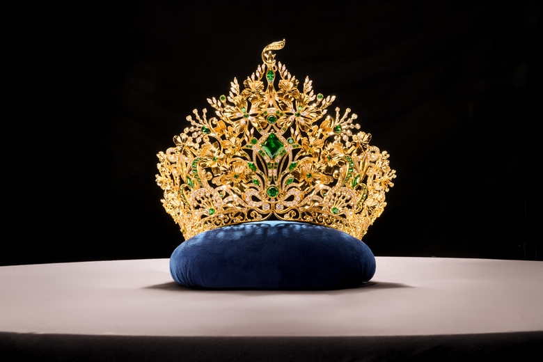 Vương miện vàng 24K Miss Grand Vietnam 2024 chứa 1.000 viên kim cương, ngọc lục bảo- Ảnh 1. Vương miện vàng 24K Miss Grand Vietnam 2024 chứa 1.000 viên kim cương, ngọc lục bảo- Ảnh 1.