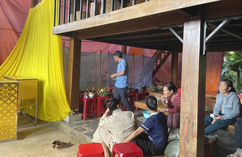 &Ocirc; t&ocirc; t&ocirc;ng 3 người trong gia đ&igrave;nh tử vong: H&agrave;ng x&oacute;m b&agrave;ng ho&agrave;ng nghe tin dữ- Ảnh 1.
