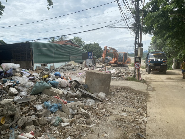 Cầu 166 tỷ x&acirc;y xong hơn 1 năm nhưng vẫn chưa c&oacute; đường để đi- Ảnh 2.