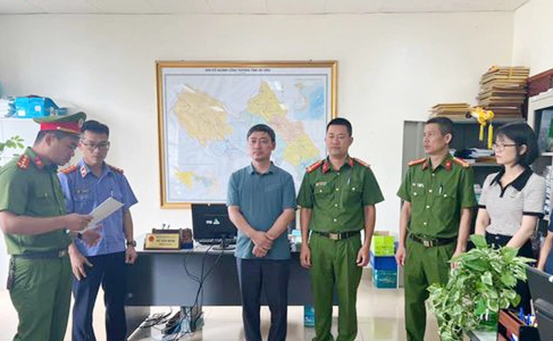 Một trưởng ph&ograve;ng thuộc Sở C&ocirc;ng thương Lai Ch&acirc;u bị tạm giữ v&igrave; nhận hối lộ- Ảnh 1.