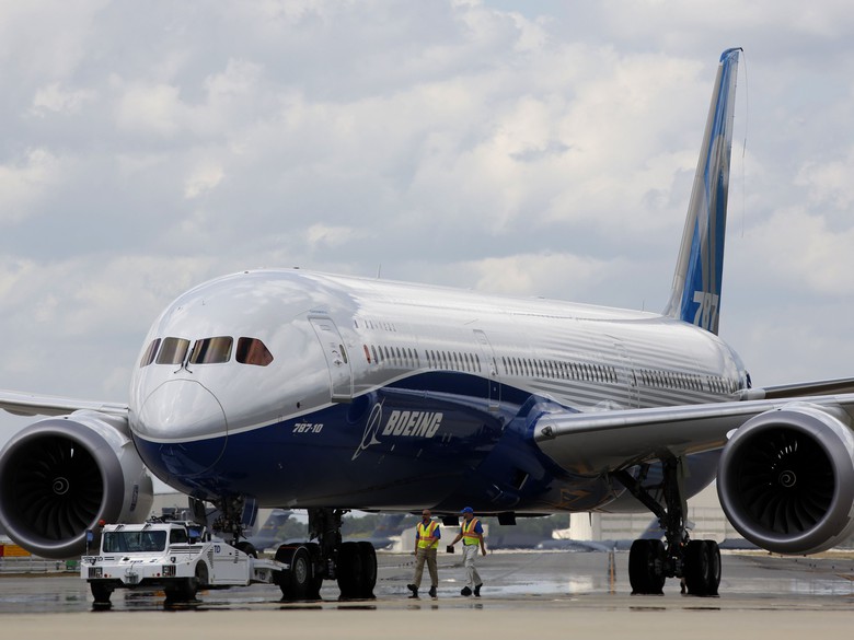 FAA y&ecirc;u cầu thanh tra d&ograve;ng Boeing 787 Dreamliners sau vụ m&aacute;y bay hạ độ cao đột ngột- Ảnh 1.