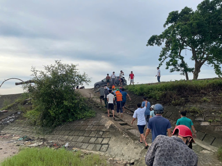 T&igrave;m thấy thi thể nam c&ocirc;ng nh&acirc;n để lại thư tuyệt mệnh nhảy cầu tự vẫn- Ảnh 1.