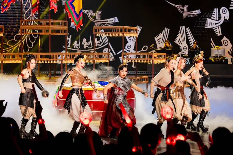 Một trong những tiết mục ấn tượng của c&aacute;c chị đẹp Mỹ Linh, tại Chị đẹp đạp gi&oacute; rẽ s&oacute;ng 2023