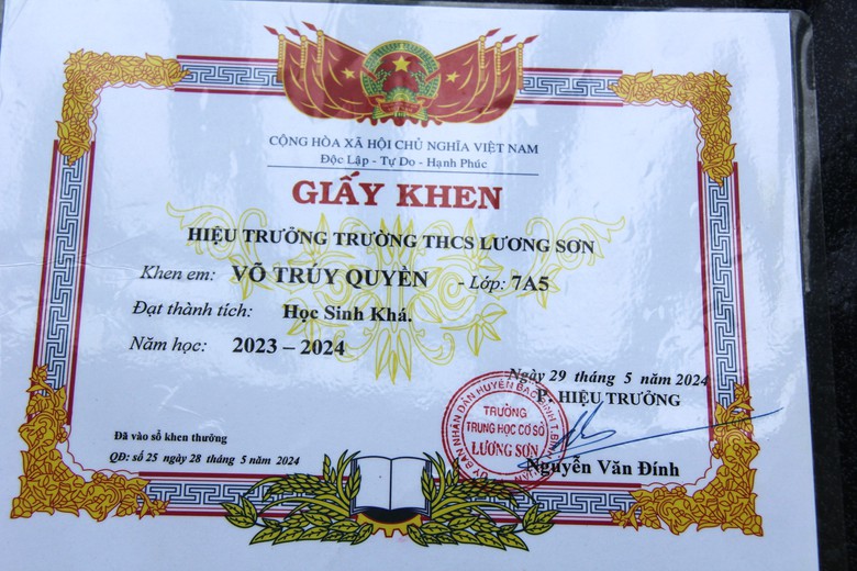 Chồng mất v&igrave; tai nạn, vợ gồng g&aacute;nh nu&ocirc;i hai con thơ- Ảnh 3.