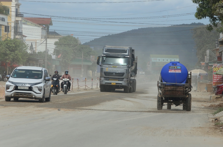 Dự &aacute;n mở rộng QL7A chậm GPMB, d&acirc;n khổ v&igrave; bụi, nh&agrave; thầu "dở kh&oacute;c dở cười"- Ảnh 15.