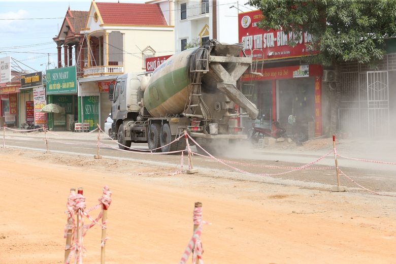 Dự &aacute;n mở rộng QL7A chậm GPMB, d&acirc;n khổ v&igrave; bụi, nh&agrave; thầu "dở kh&oacute;c dở cười"- Ảnh 17.