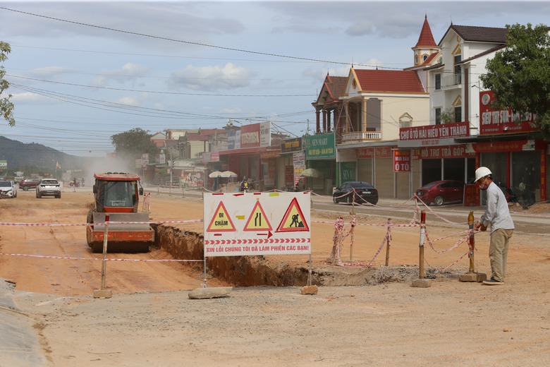 Dự &aacute;n mở rộng QL7A chậm GPMB, d&acirc;n khổ v&igrave; bụi, nh&agrave; thầu "dở kh&oacute;c dở cười"- Ảnh 9.