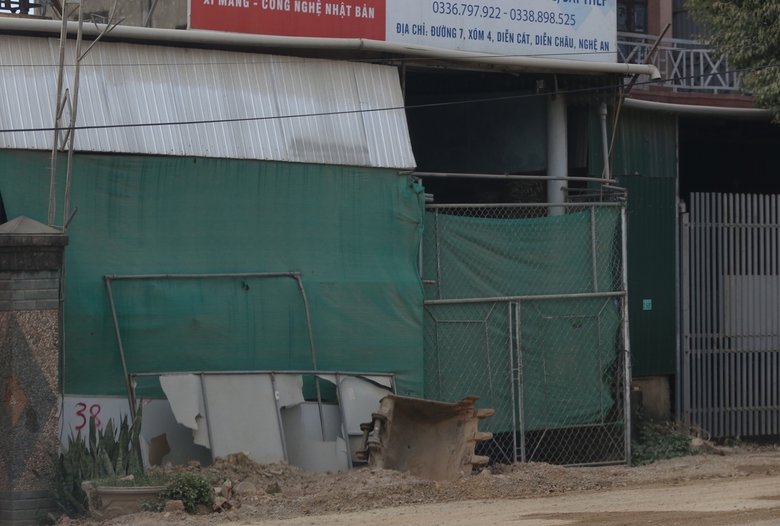 Dự &aacute;n mở rộng QL7A chậm GPMB, d&acirc;n khổ v&igrave; bụi, nh&agrave; thầu "dở kh&oacute;c dở cười"- Ảnh 5.