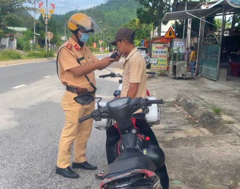 Hơn 600 t&agrave;i xế ở Quảng Nam bị xử l&yacute; sau 5 ng&agrave;y CSGT đồng loạt ra qu&acirc;n- Ảnh 3.