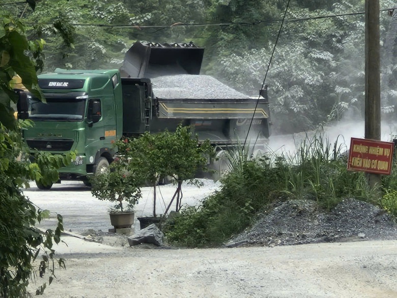 Thái Nguyên: Mỏ đá lắp trạm cân cho có, xe chở quá tải vẫn nườm nượp trên đường- Ảnh 6. Thái Nguyên: Mỏ đá lắp trạm cân cho có, xe chở quá tải vẫn nườm nượp trên đường- Ảnh 6.