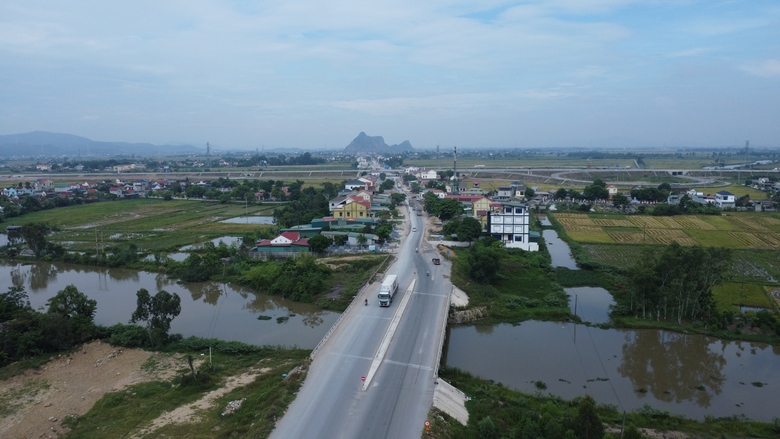 Dự &aacute;n mở rộng QL7A chậm GPMB, d&acirc;n khổ v&igrave; bụi, nh&agrave; thầu "dở kh&oacute;c dở cười"- Ảnh 2.