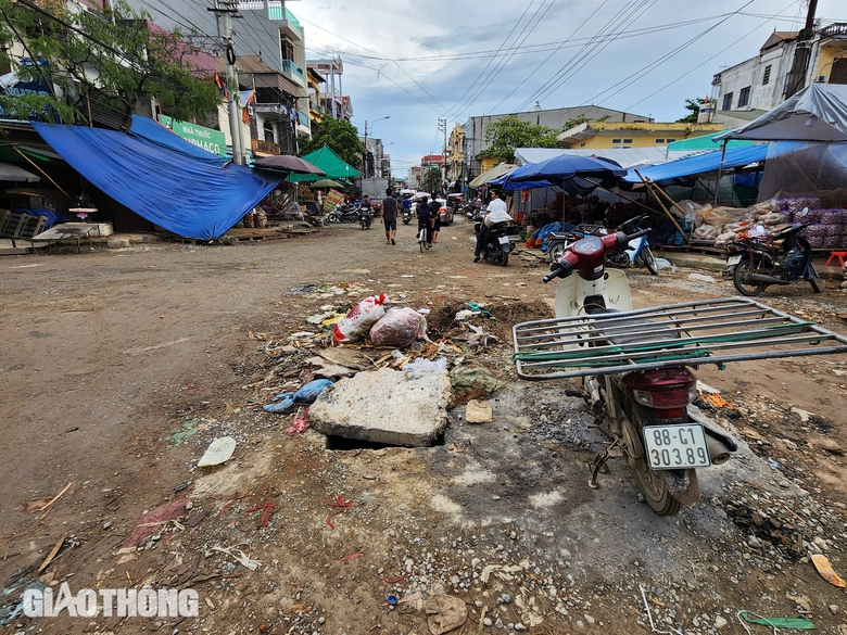 Vĩnh Ph&uacute;c: Người d&acirc;n "l&agrave;ng tỷ ph&uacute;" khổ v&igrave; đường cải tạo nham nhở- Ảnh 8.