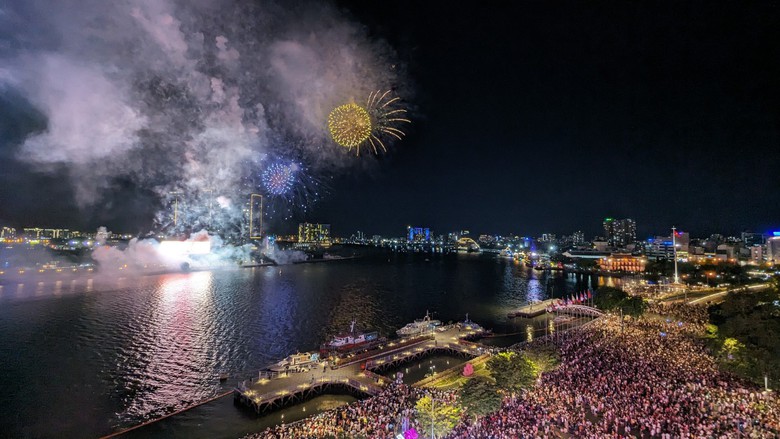Lễ Quốc khánh 2/9, TP.HCM bắn pháo hoa tại hai điểm từ 21h tối- Ảnh 1. Lễ Quốc khánh 2/9, TP.HCM bắn pháo hoa tại hai điểm từ 21h tối- Ảnh 1.