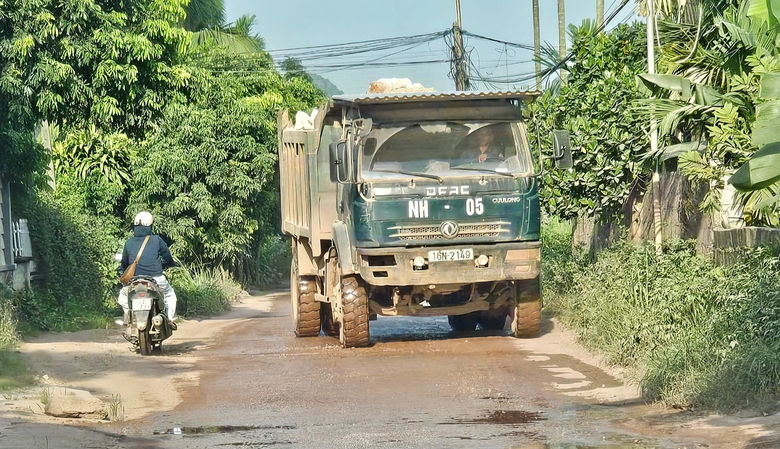 Hải Ph&ograve;ng: Trạm nghiền đ&aacute; g&acirc;y &ocirc; nhiễm, xe hết hạn đăng kiểm c&agrave;y n&aacute;t đường- Ảnh 3.