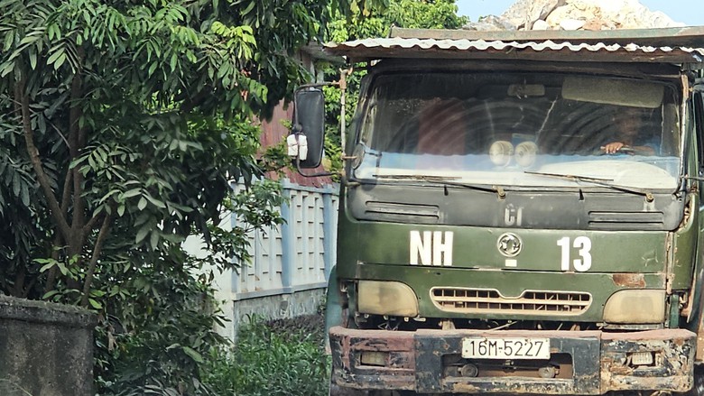 Hải Ph&ograve;ng: Trạm nghiền đ&aacute; g&acirc;y &ocirc; nhiễm, xe hết hạn đăng kiểm c&agrave;y n&aacute;t đường- Ảnh 2.
