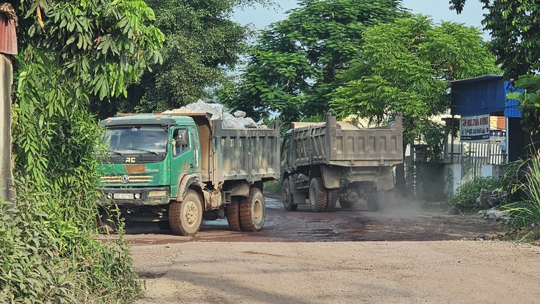 Hải Ph&ograve;ng: Trạm nghiền đ&aacute; g&acirc;y &ocirc; nhiễm, xe hết hạn đăng kiểm c&agrave;y n&aacute;t đường- Ảnh 1.