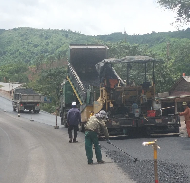 Nắn tuyến, hạ độ cao, l&agrave;m đường tho&aacute;t hiểm tr&ecirc;n dốc "tử thần"- Ảnh 1.