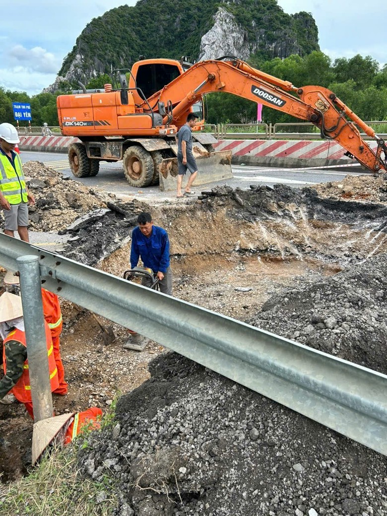 Cơ bản khắc phục xong "hố tử thần", quốc lộ 18 qua Quảng Ninh lưu thông bình thường- Ảnh 2. Cơ bản khắc phục xong "hố tử thần", quốc lộ 18 qua Quảng Ninh lưu thông bình thường- Ảnh 2.