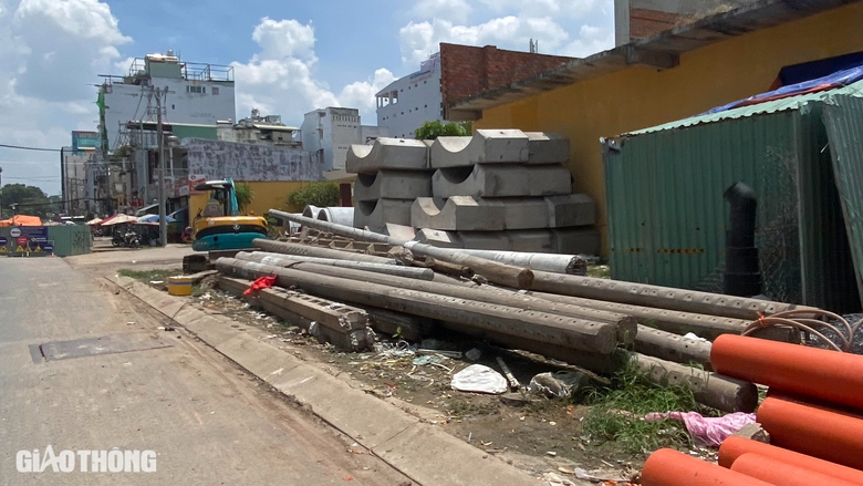 Đường v&agrave;o s&acirc;n bay T&acirc;n Sơn Nhất chưa đầy 1km c&oacute; 5 dự &aacute;n thi c&ocirc;ng đan xen- Ảnh 3.