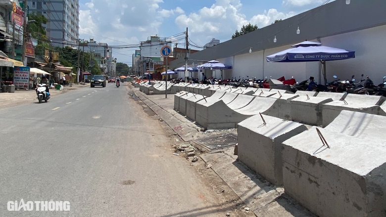 Đường v&agrave;o s&acirc;n bay T&acirc;n Sơn Nhất chưa đầy 1km c&oacute; 5 dự &aacute;n thi c&ocirc;ng đan xen- Ảnh 4.